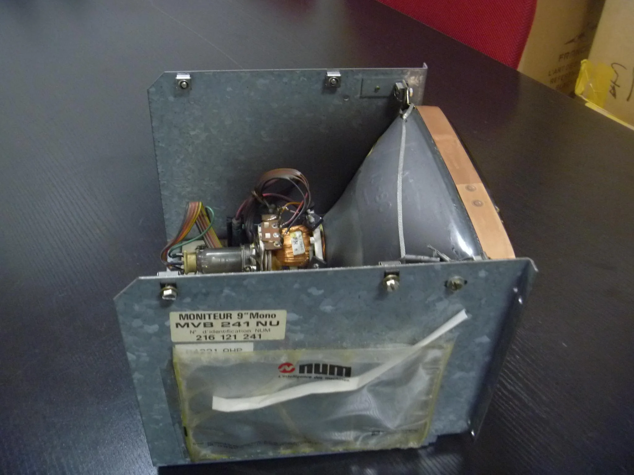 NUM 760 LCD module installation